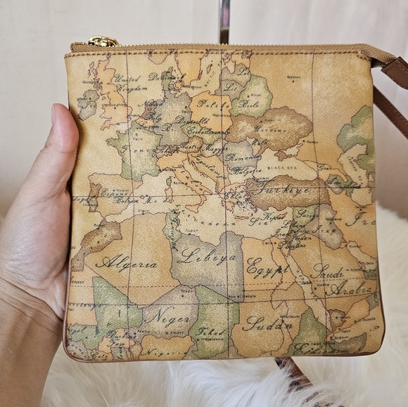 Alviero martini sling - Picture 6 of 12